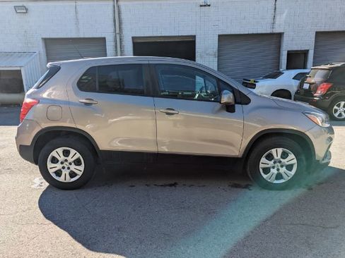 Used 2018 Chevrolet Trax LS FWD image 6
