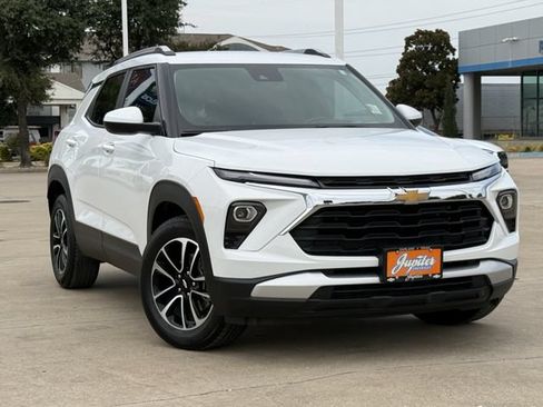 Certified 2024 Chevrolet TrailBlazer LT w/ LT Cold Weather Package FWD image 3