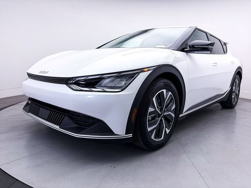 Certified 2022 Kia EV6 Light RWD image 12