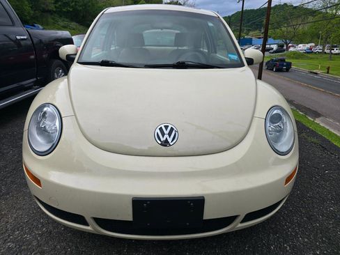 Used 2009 Volkswagen Beetle S FWD image 2