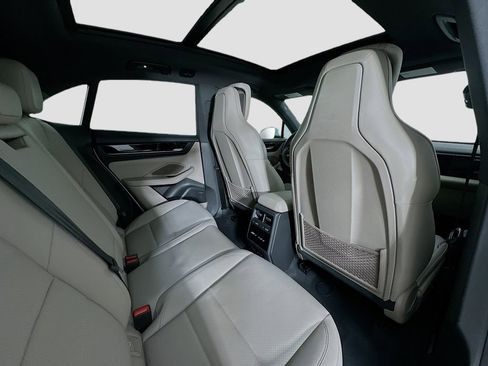 Certified 2025 Porsche Macan Electric image 30