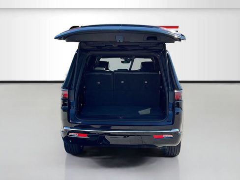 Used 2024 Jeep Wagoneer Series II w/ Premium Group I AWD/4WD image 28