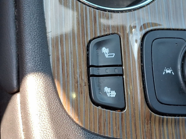 Used 2023 GMC Acadia SLE w/ Driver Convenience Package FWD image 39