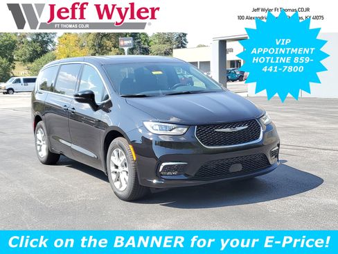 New 2026 Chrysler Pacifica Select image 1