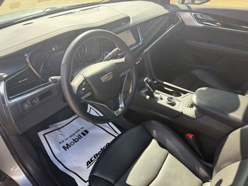 Used 2025 Cadillac XT6 Premium Luxury image 17