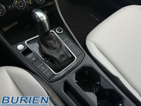 Used 2020 Volkswagen Jetta R-Line image 17