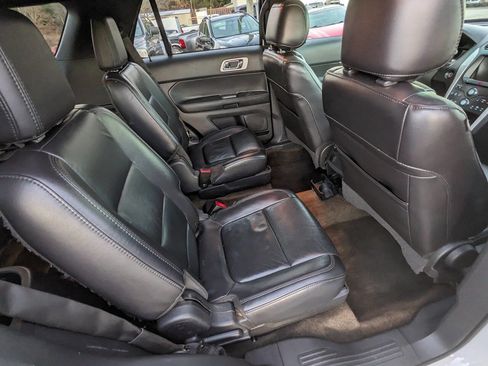 Used 2013 Ford Explorer XLT image 19