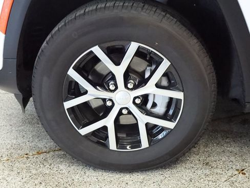 Used 2025 Jeep Grand Cherokee Limited w/ Trailer Tow Package image 14