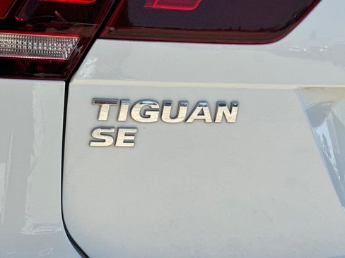 Used 2021 Volkswagen Tiguan SE w/ Panoramic Sunroof Package AWD/4WD image 26