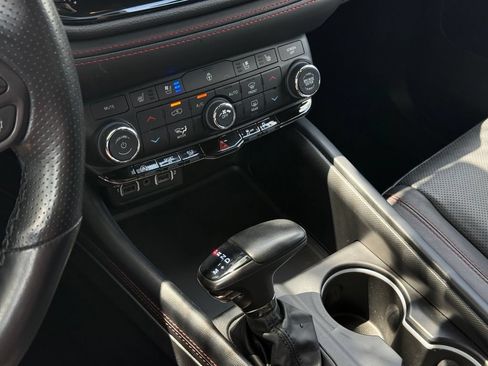 Used 2024 Dodge Durango GT RWD image 17