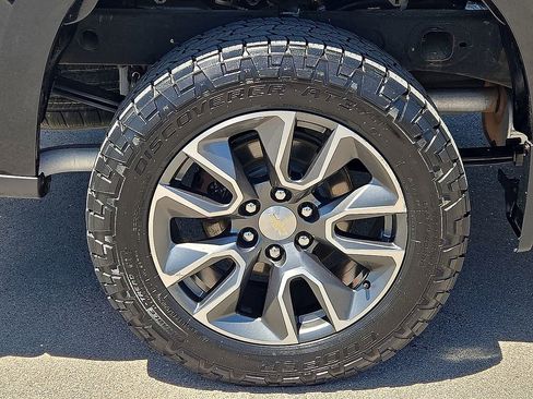 Used 2023 Chevrolet Silverado 1500 LT AWD/4WD image 7