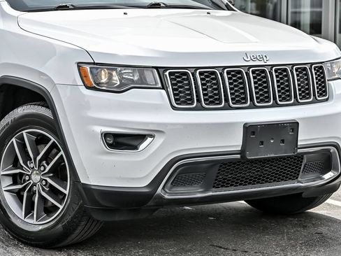 Used 2018 Jeep Grand Cherokee Limited AWD/4WD image 2
