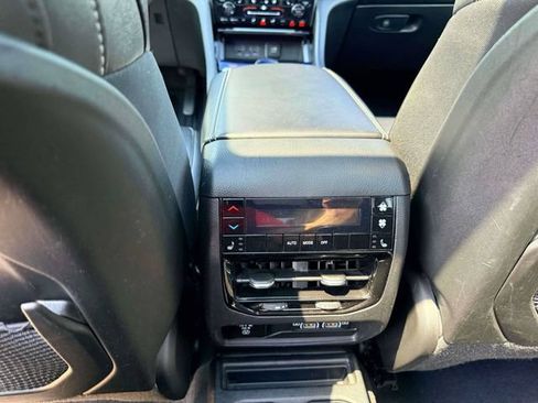 Used 2025 Jeep Grand Cherokee L Limited w/ Black Appearance Package AWD/4WD image 16