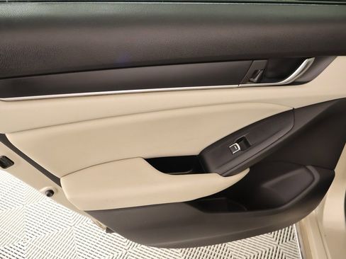 Used 2018 Honda Accord EX image 17