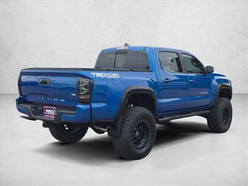 Used 2017 Toyota Tacoma TRD Off-Road w/ Premium & Technology Package AWD/4WD image 5