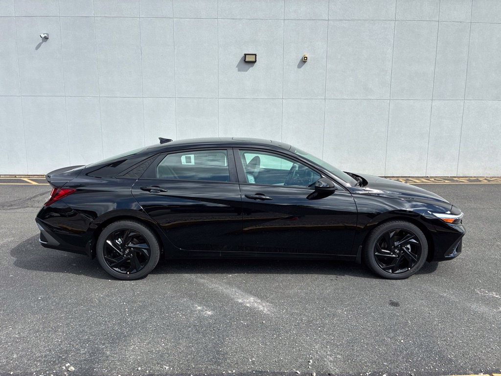New 2026 Hyundai Elantra SEL Sport FWD image 8