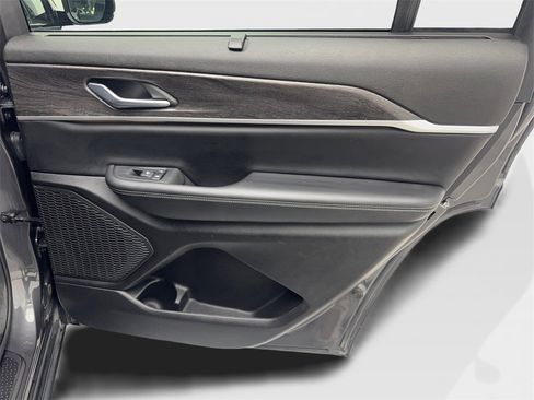 Used 2024 Jeep Grand Cherokee L Limited w/ Luxury Tech Group II image 48