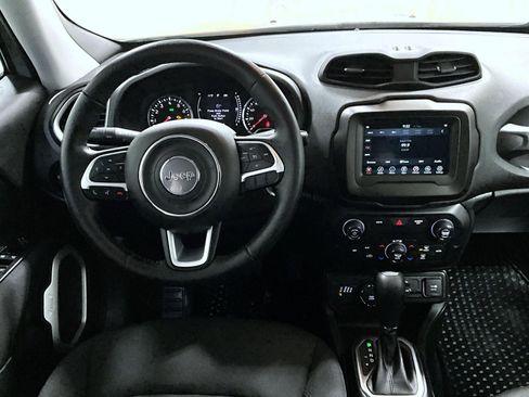 Used 2020 Jeep Renegade Latitude w/ Cold Weather Group image 14