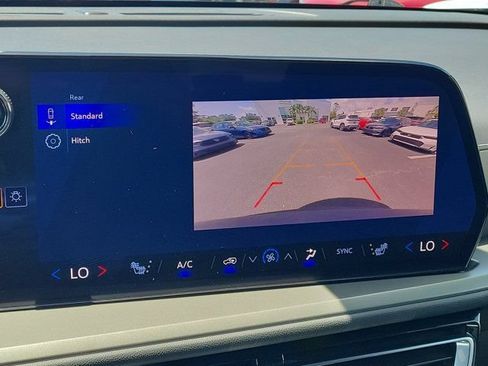 Used 2025 Chevrolet Traverse LT FWD image 26