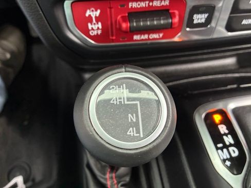 Used 2018 Jeep Wrangler Unlimited Rubicon w/ Uconnect 4C Nav & Sound Group AWD/4WD image 31