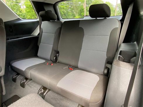 Used 2021 Chevrolet Traverse LT image 17