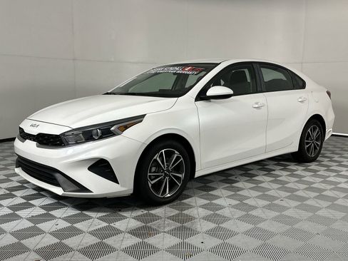 Used 2023 Kia Forte LXS FWD image 4