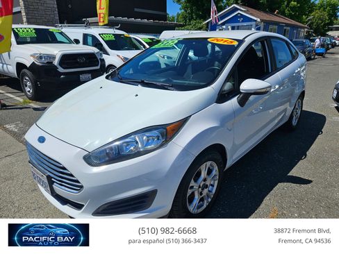 Used 2015 Ford Fiesta SE FWD image 3