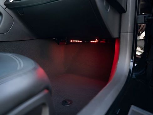 Used 2017 Chevrolet Corvette Stingray Coupe w/ Carbon Flash Badge Package image 34