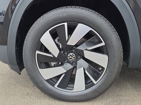 Used 2024 Volkswagen Atlas Cross Sport SE FWD image 9