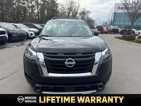 Certified 2025 Nissan Pathfinder Platinum image 10