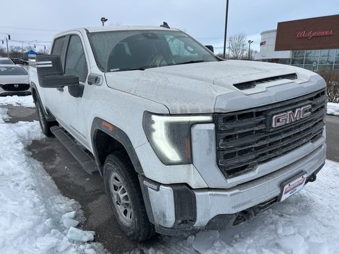 Used 2024 GMC Sierra 2500 Pro w/ Convenience Package image 2