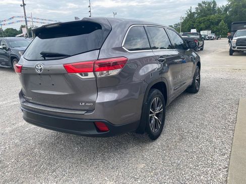 Used 2018 Toyota Highlander Plus AWD/4WD image 5