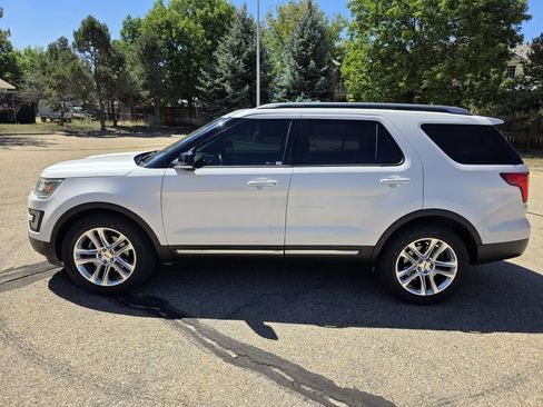 Used 2017 Ford Explorer XLT w/ Equipment Group 202A AWD/4WD image 2