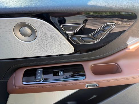 New 2026 Lincoln Aviator Reserve AWD/4WD image 11