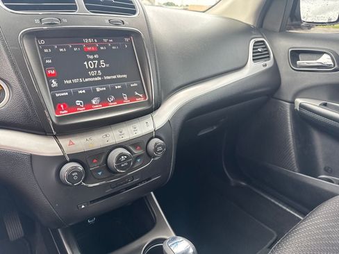 Used 2019 Dodge Journey SE FWD image 23