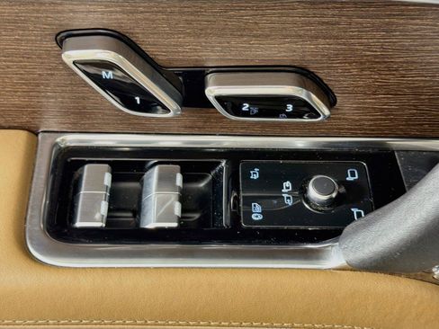 Certified 2024 Land Rover Range Rover SE AWD/4WD image 17