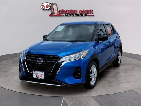 Used 2025 Nissan Kicks Play S FWD image 1