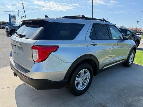 Used 2024 Ford Explorer XLT w/ Equipment Group 202A AWD/4WD image 15