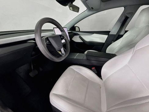 Used 2026 Tesla Model Y Long Range RWD image 11