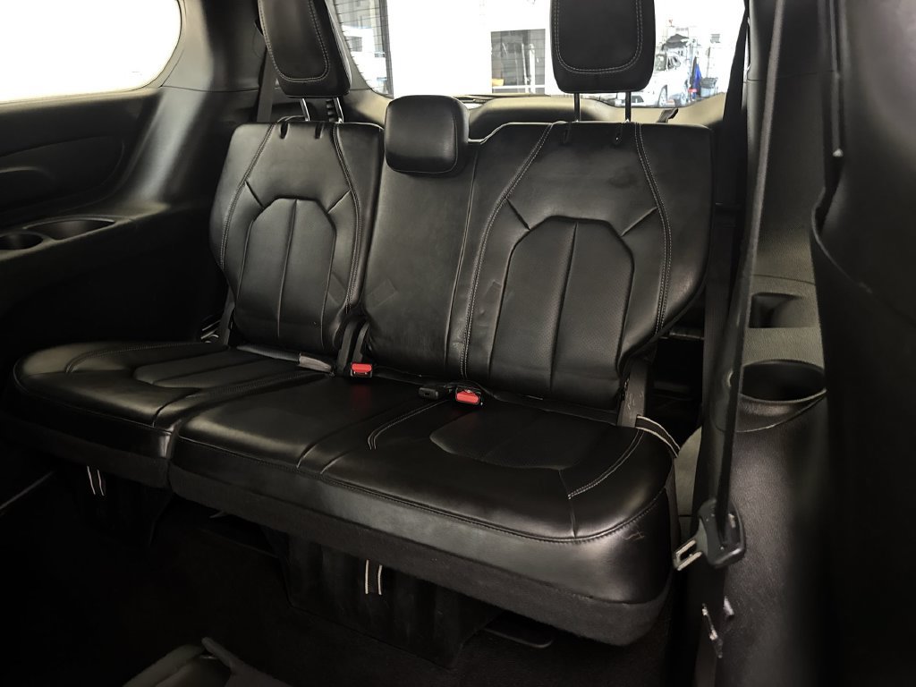 Used 2025 Chrysler Pacifica Select FWD image 13