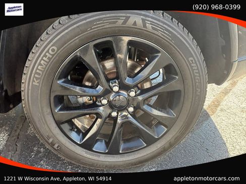 Used 2019 Jeep Grand Cherokee Altitude AWD/4WD image 32