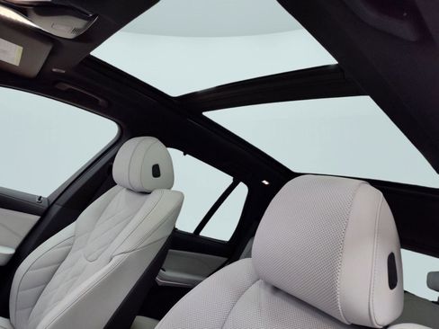 Used 2026 BMW X5 xDrive40i w/ Executive Package image 15