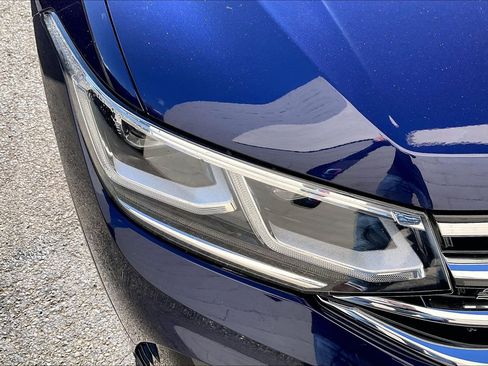 Certified 2022 Volkswagen Tiguan SEL R-Line image 27