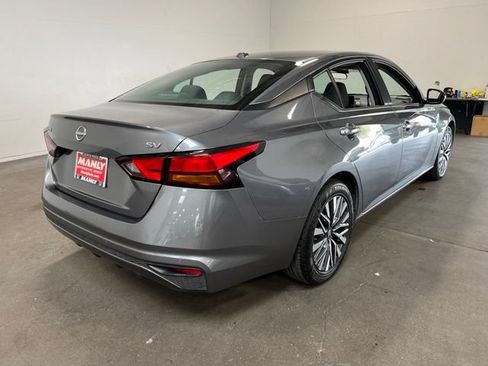 Used 2024 Nissan Altima 2.5 SV FWD image 3