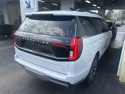 Used 2025 Ford Expedition Platinum w/ Driver's Package image 7