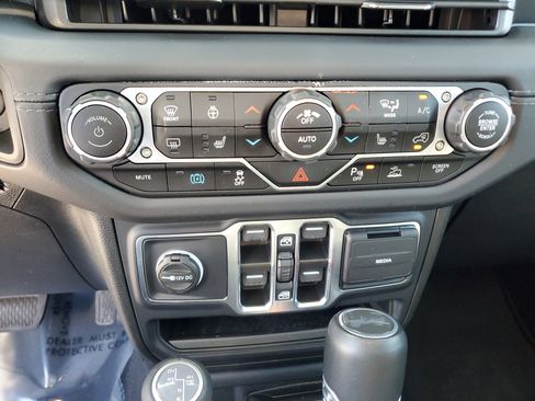 Used 2024 Jeep Wrangler Sahara w/ Safety Group image 23