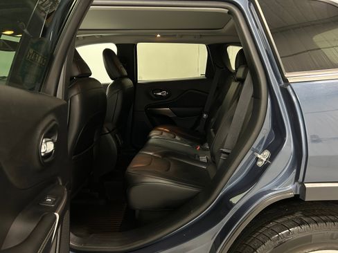 Used 2019 Jeep Cherokee Limited AWD/4WD image 32