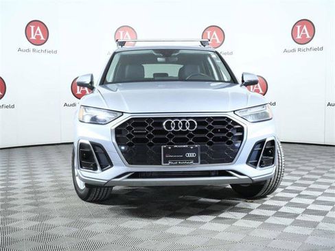 Used 2023 Audi Q5 2.0T Premium w/ Convenience Package image 3
