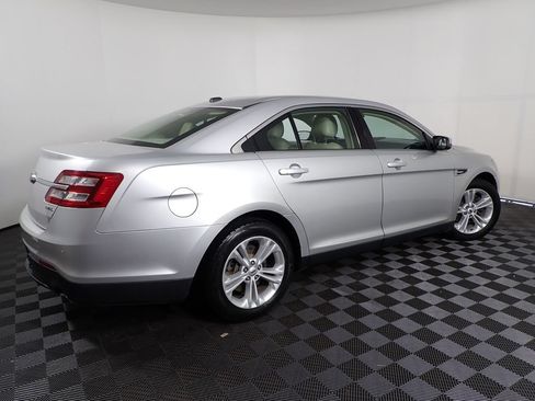 Used 2015 Ford Taurus SEL w/ Equipment Group 201A FWD image 18