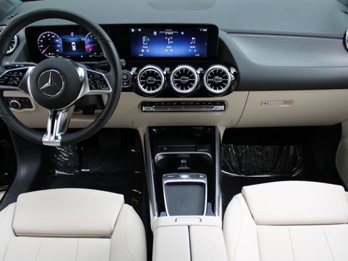 Used 2025 Mercedes-Benz GLA 250 4MATIC image 16